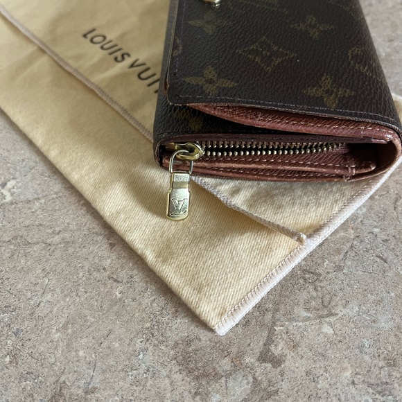 Louis Vuitton Wallet - Picture 9 of 10